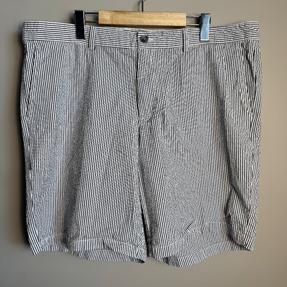 Saks Fifth Avenue Women's 38 Striped Casual Walking Shorts Gray & White Preppy